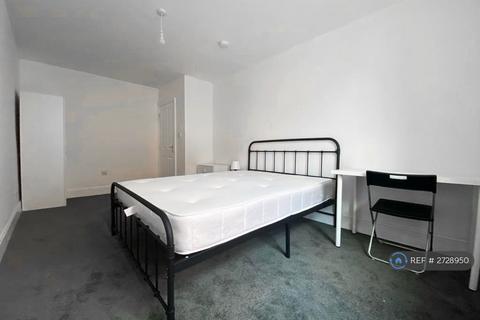 1 bedroom in a flat share to rent, Baillie Street, Rochdale, OL16