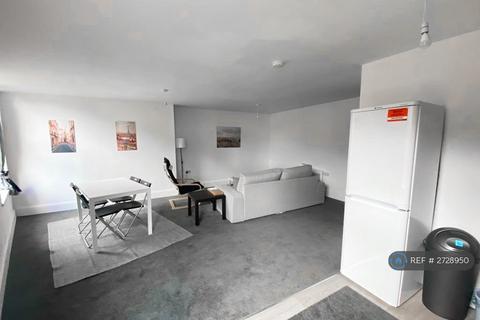 1 bedroom in a flat share to rent, Baillie Street, Rochdale, OL16