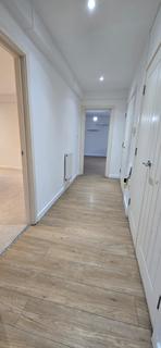 2 bedroom apartment to rent, 1 Buckingham Gardens, Slough, SL1