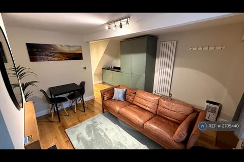 2 bedroom end of terrace house to rent, London Road, Marlborough, SN8