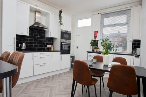 1 bedroom in a house share to rent, Wetherby Grove (Room 1), Leeds LS4