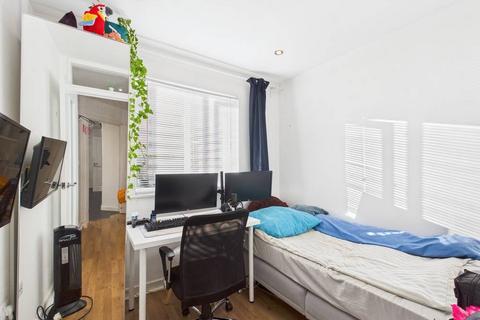 1 bedroom apartment for sale, Dudley Place, Stanwell, Staines-upon-Thames, Surrey, TW19