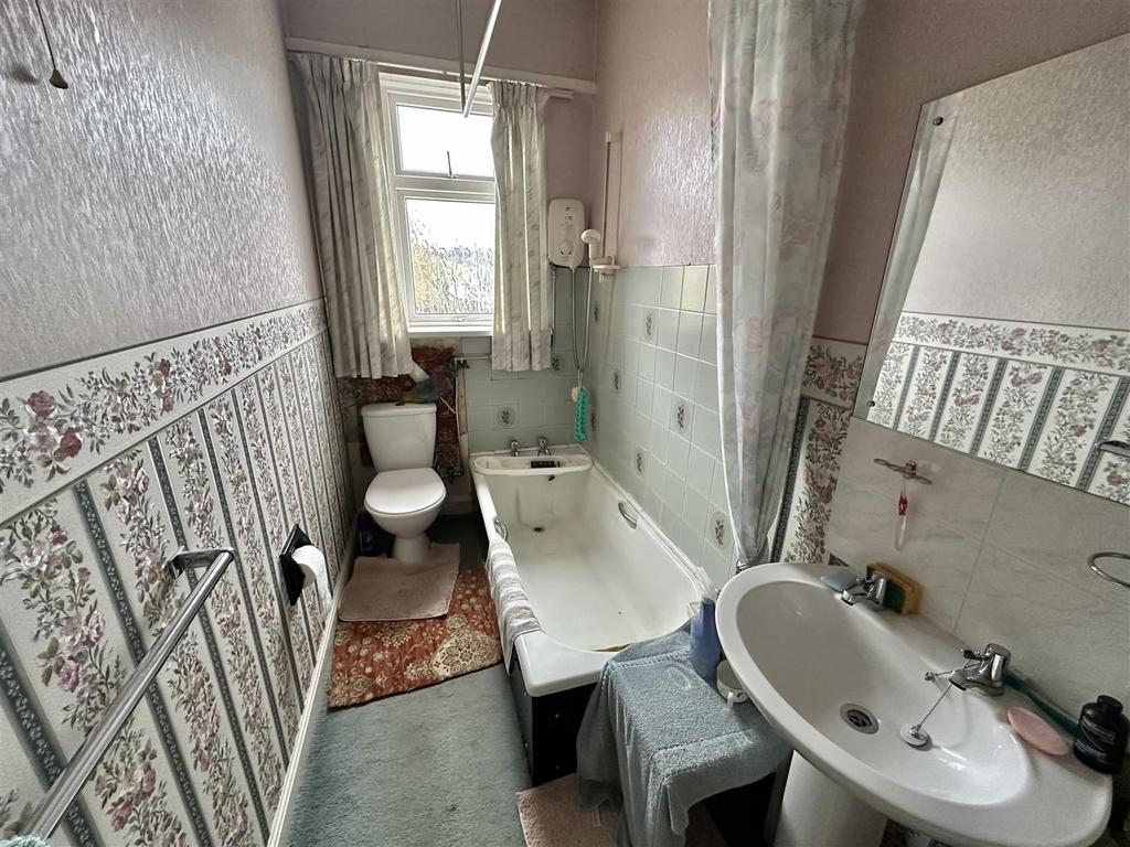Bramleys Estate Agents - Cleckheaton Road - Low Mo