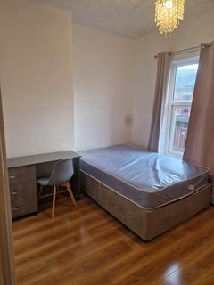 3 bedroom terraced house to rent, salford M6
