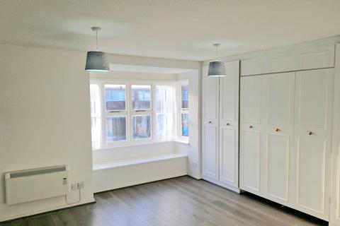 1 bedroom flat for sale, Kingsdale Court, Swanscombe, DA10