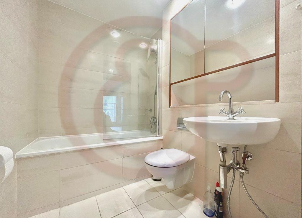 Family bathroom.jpg