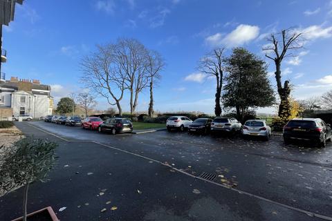 3 bedroom flat to rent, Dartmouth Cout