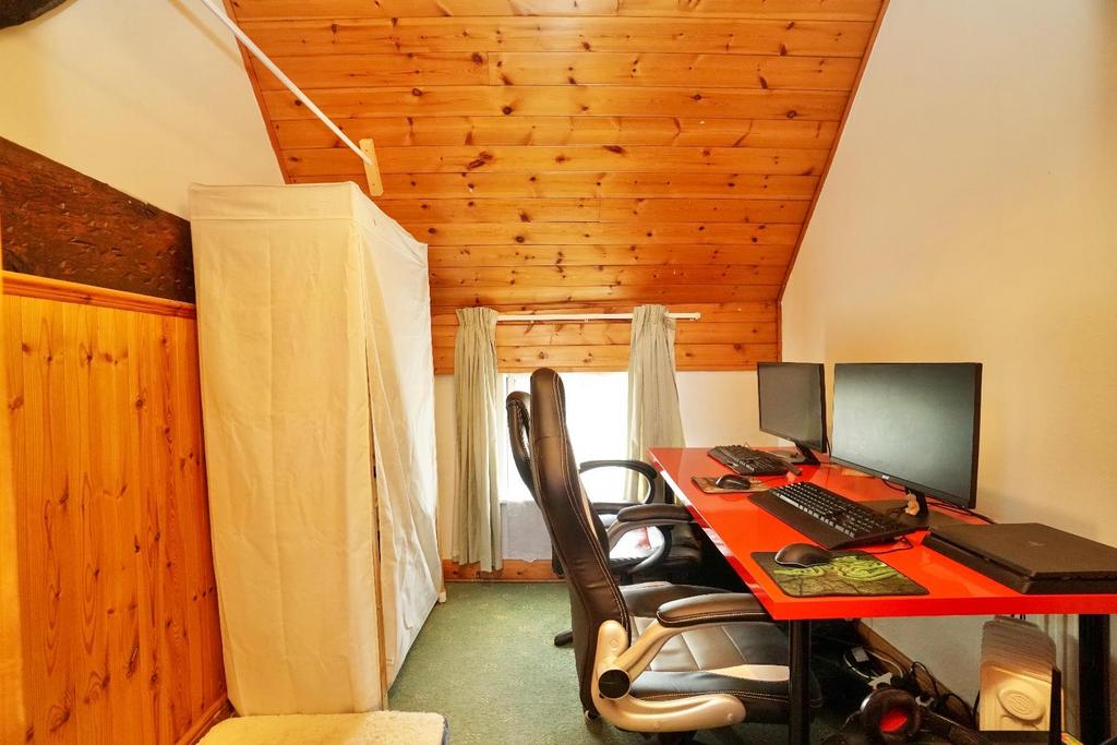 Dressing Room / Study