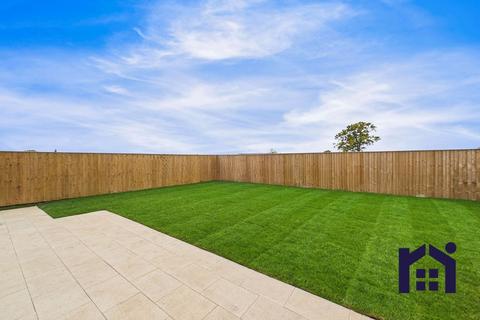 4 bedroom detached house for sale, Laurel Gardens, Farington Moss, PR26 6BH