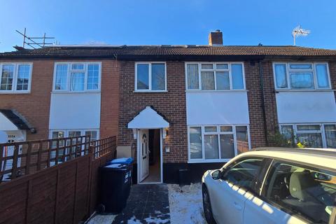 Terraced house to rent, Croydon Road, Caterham