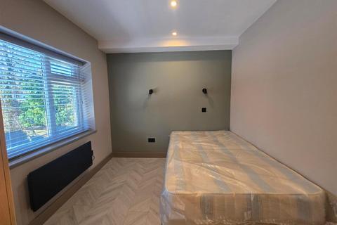 Terraced house to rent, Croydon Road, Caterham