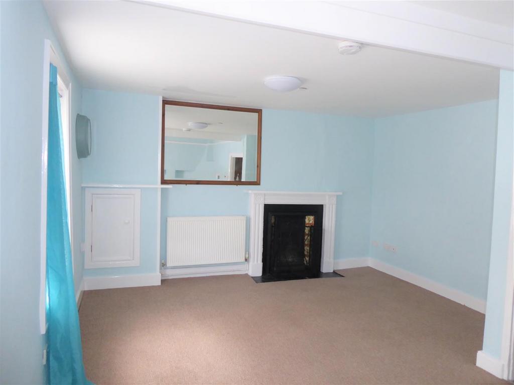 Lounge 1.JPG