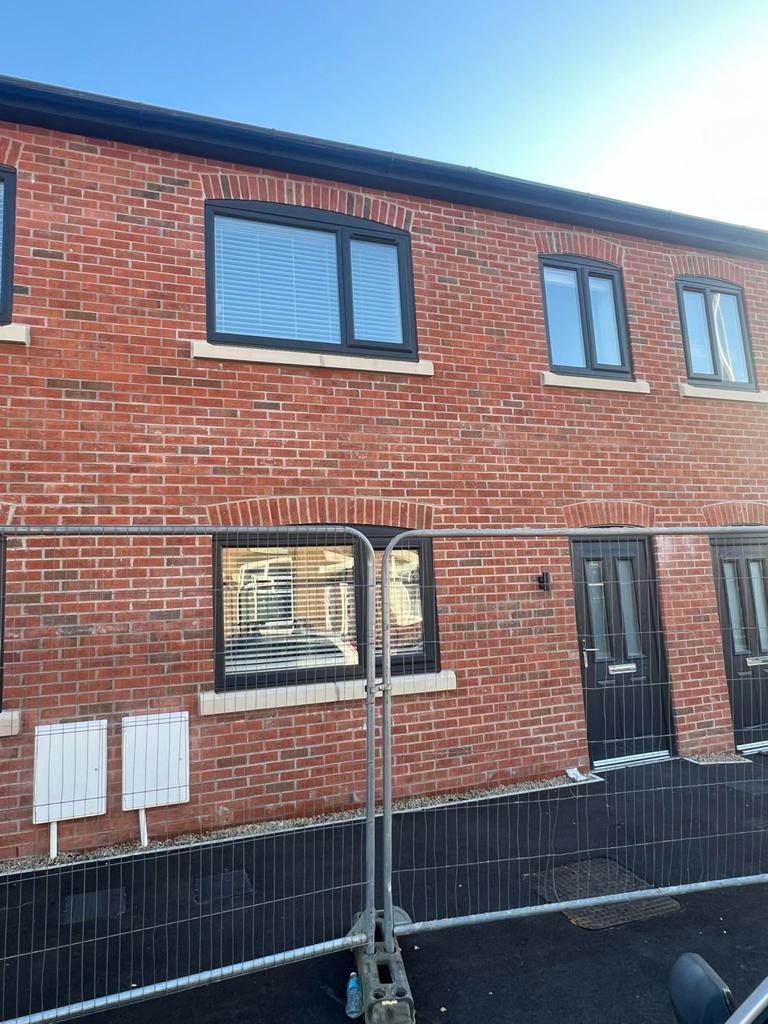 Luxury 4-Bedroom Family Home with Open-Plan Livin
