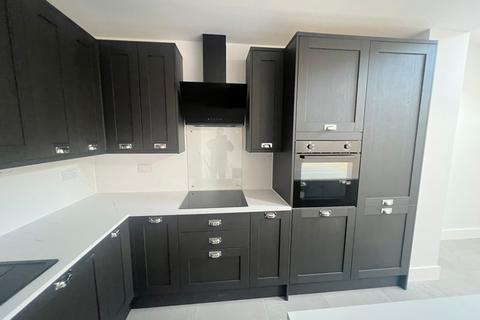 4 bedroom semi-detached house to rent, Eccles, M30