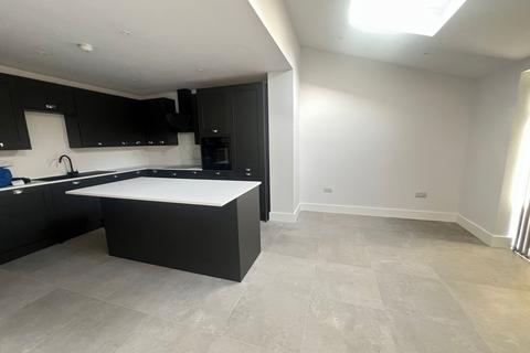 undefined, Eccles, M30