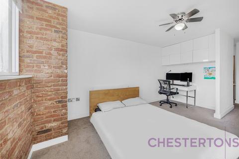 2 bedroom flat to rent, Switch House, 4 Blackwall Way, London