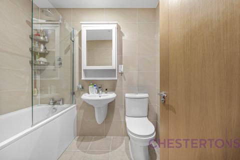 2 bedroom flat to rent, Switch House, 4 Blackwall Way, London