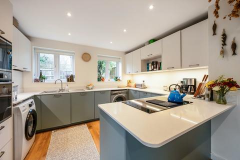 undefined, BISHOP'S WALTHAM - WALKING DISTANCE TO TOWN