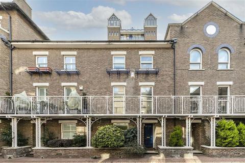 4 bedroom house to rent, Cinnamon Row, London SW11