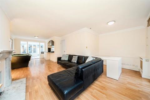 4 bedroom house to rent, Cinnamon Row, London SW11