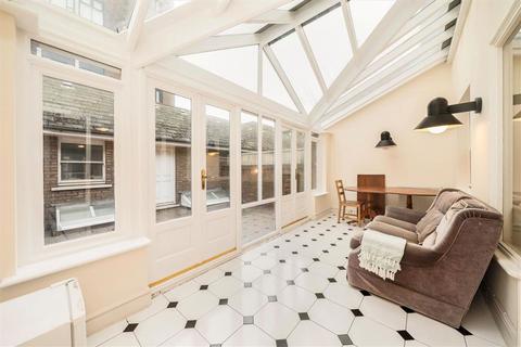 4 bedroom house to rent, Cinnamon Row, London SW11