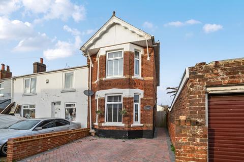 2 bedroom end of terrace house to rent, Elgin Road, Hampshire SO15