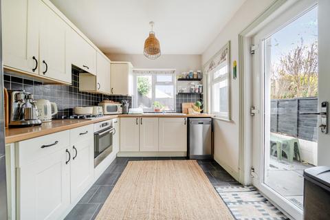 2 bedroom end of terrace house to rent, Elgin Road, Hampshire SO15