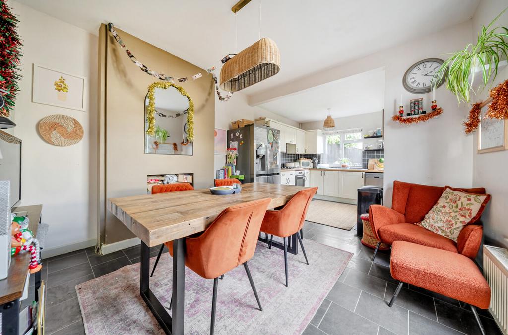 1389367-9-693ade2...