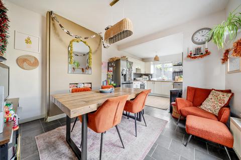 2 bedroom end of terrace house to rent, Elgin Road, Hampshire SO15