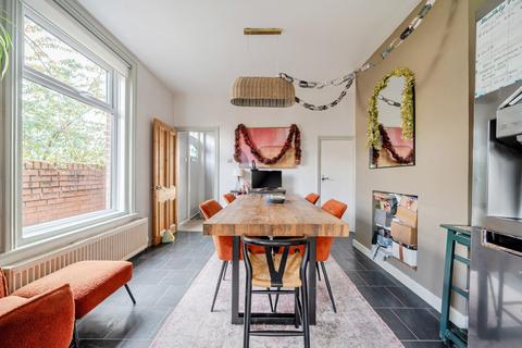 2 bedroom end of terrace house to rent, Elgin Road, Hampshire SO15