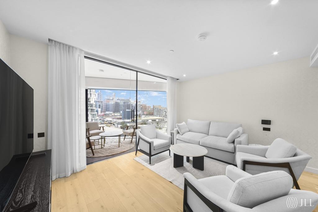 DSC 4700 web