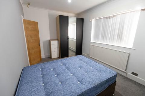6 bedroom house to rent, Ancaster Road, Leeds LS16