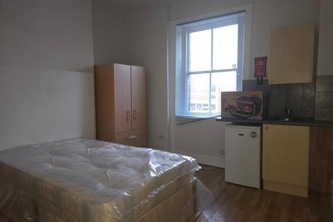 Studio to rent, Lee Road, London