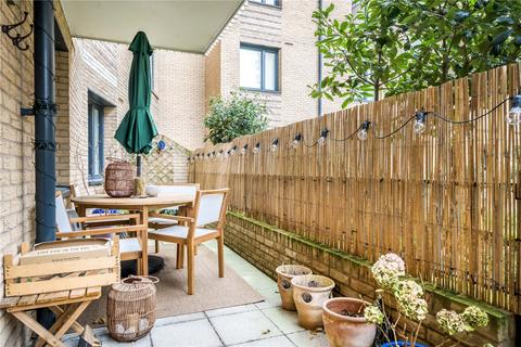 2 bedroom apartment to rent, Hanbury Road, London W3