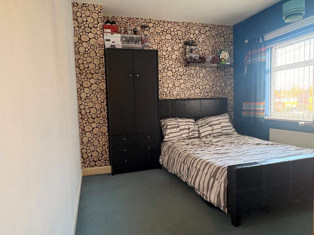Bed 2.jpg