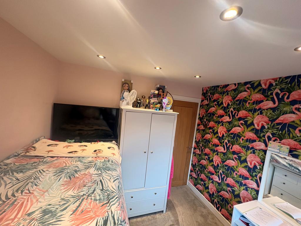 Bed 3.jpg