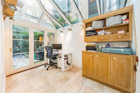 2 bedroom flat for sale, Alderney Street, London SW1V