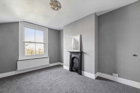 4 bedroom house to rent, Helix Road, London SW2