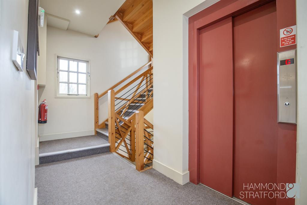Hallway/Lift