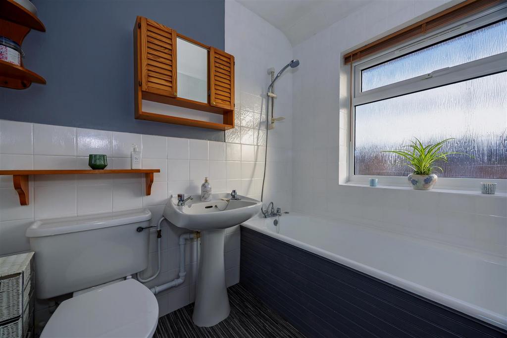 Family bathroom 1.1 SAPL4347-20251214-Dx O Deep PRIM