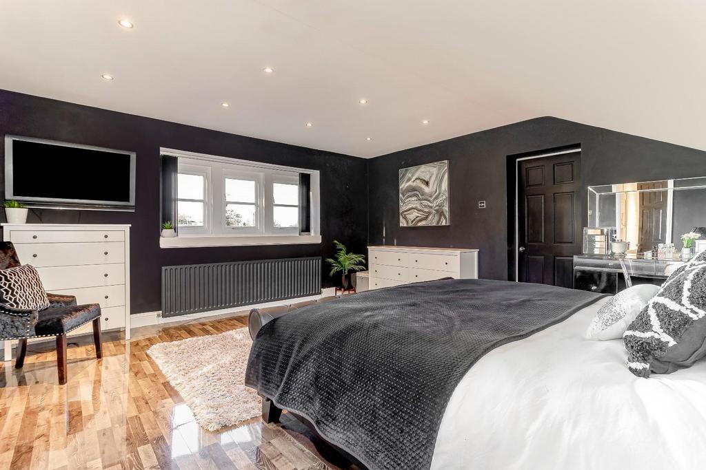 Master Bedroom - B.jpg