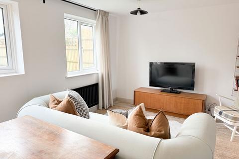 undefined, Salisbury Close, Alton GU34