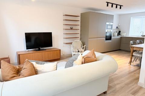 3 bedroom detached house to rent, Salisbury Close, Alton GU34