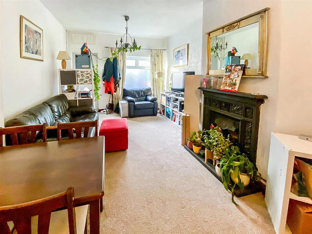 Lounge/ Dining
