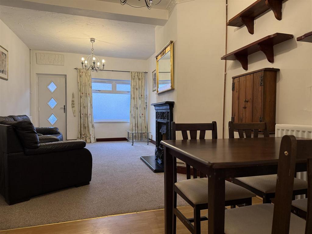 Lounge/ Dining