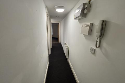 undefined, B, Liverpool L9