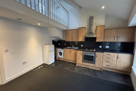 undefined, B, Liverpool L9