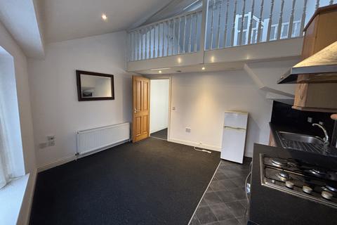 undefined, B, Liverpool L9