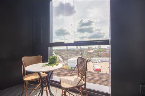 2 bedroom property to rent, Charles Clowes Walk, London SW11