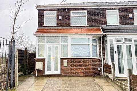 3 bedroom semi-detached house to rent, Morse Road, Newton Heath